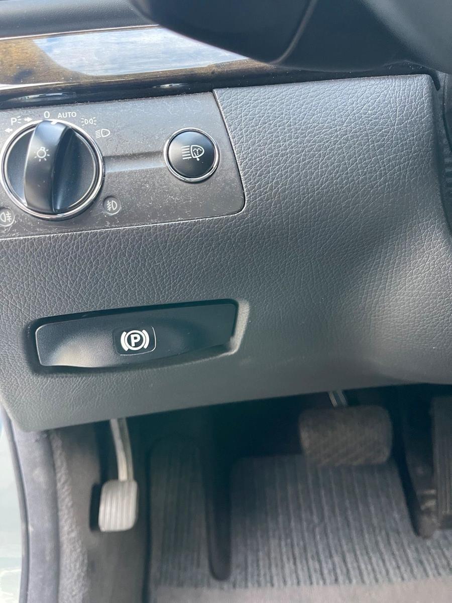 Mercedes-Benz 220 2004 — photo 13