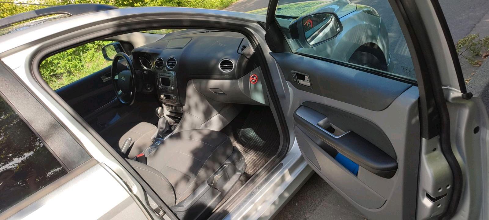Ford Focus 2010 — photo 7