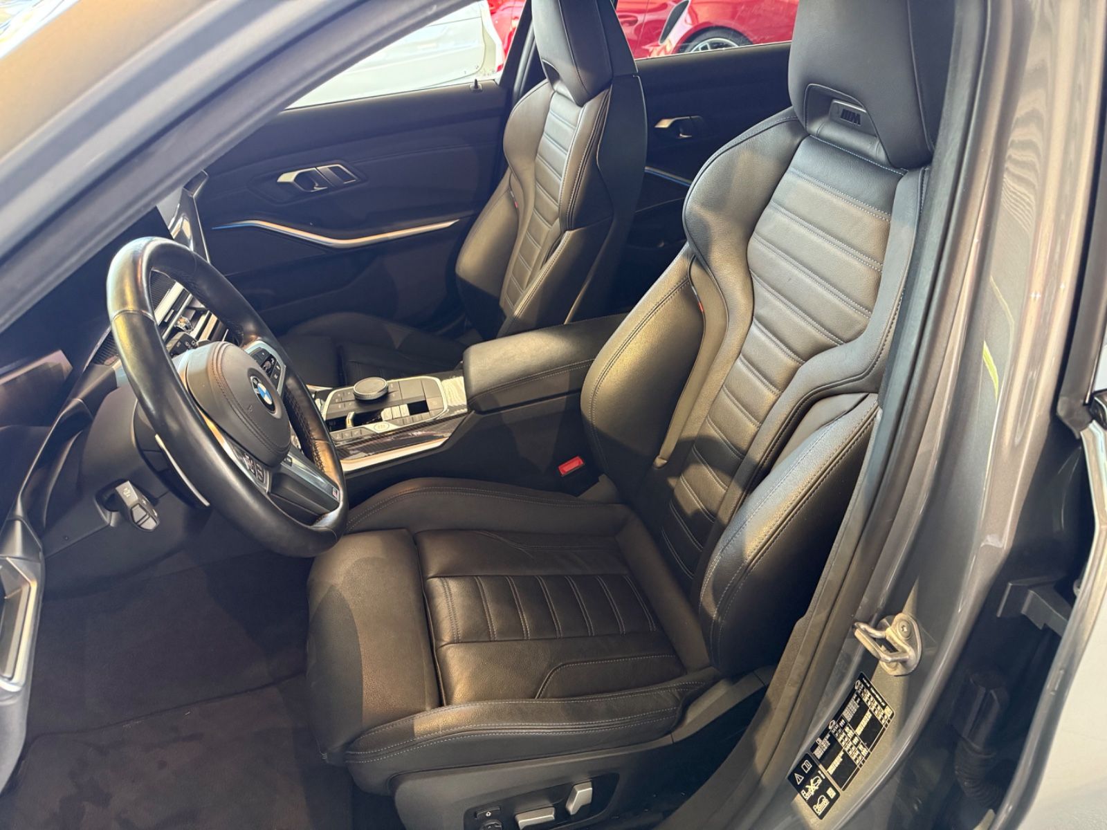 Fahrzeugabbildung BMW 320d Touring xDrive MSport*LED*HK*AHK*MSitze*360