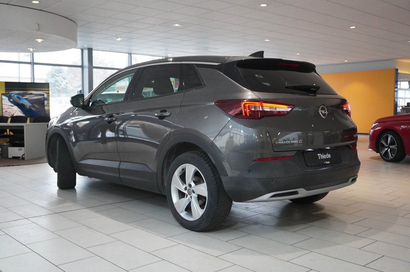 Fahrzeugabbildung Opel Grandland (X) 1.6D DYNAMIC NAVI/LED/360°/SH/GRIP