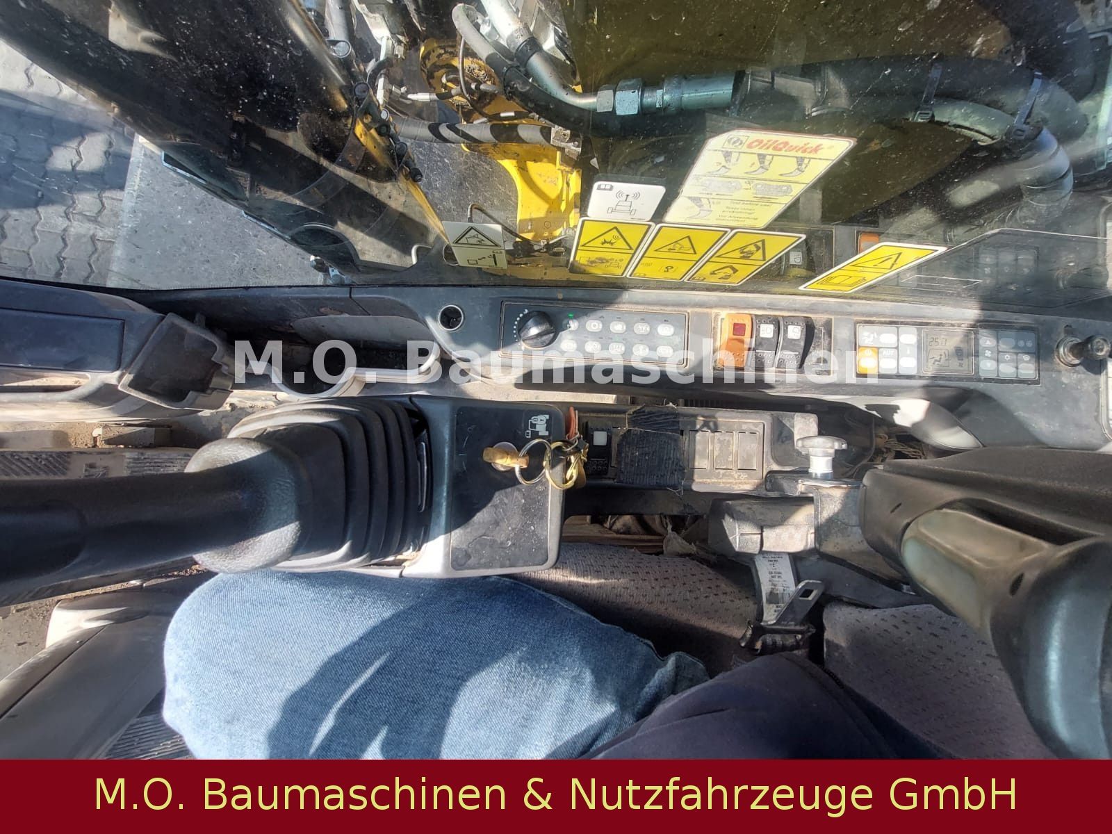 Fahrzeugabbildung CAT M 318 D  / SW /Hammerline / VSA / AC /