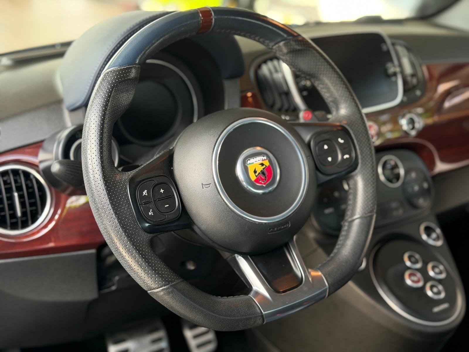 Fahrzeugabbildung Abarth 695C Rivale Navi KLIMA Mahagoni Optik ALU