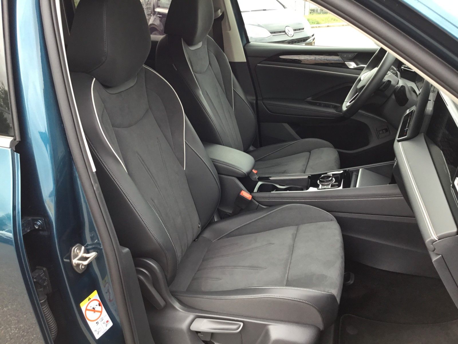 Volkswagen Tiguan 1.5 eTSI DSG Elegance AHK Navi 18 ACC foto 10