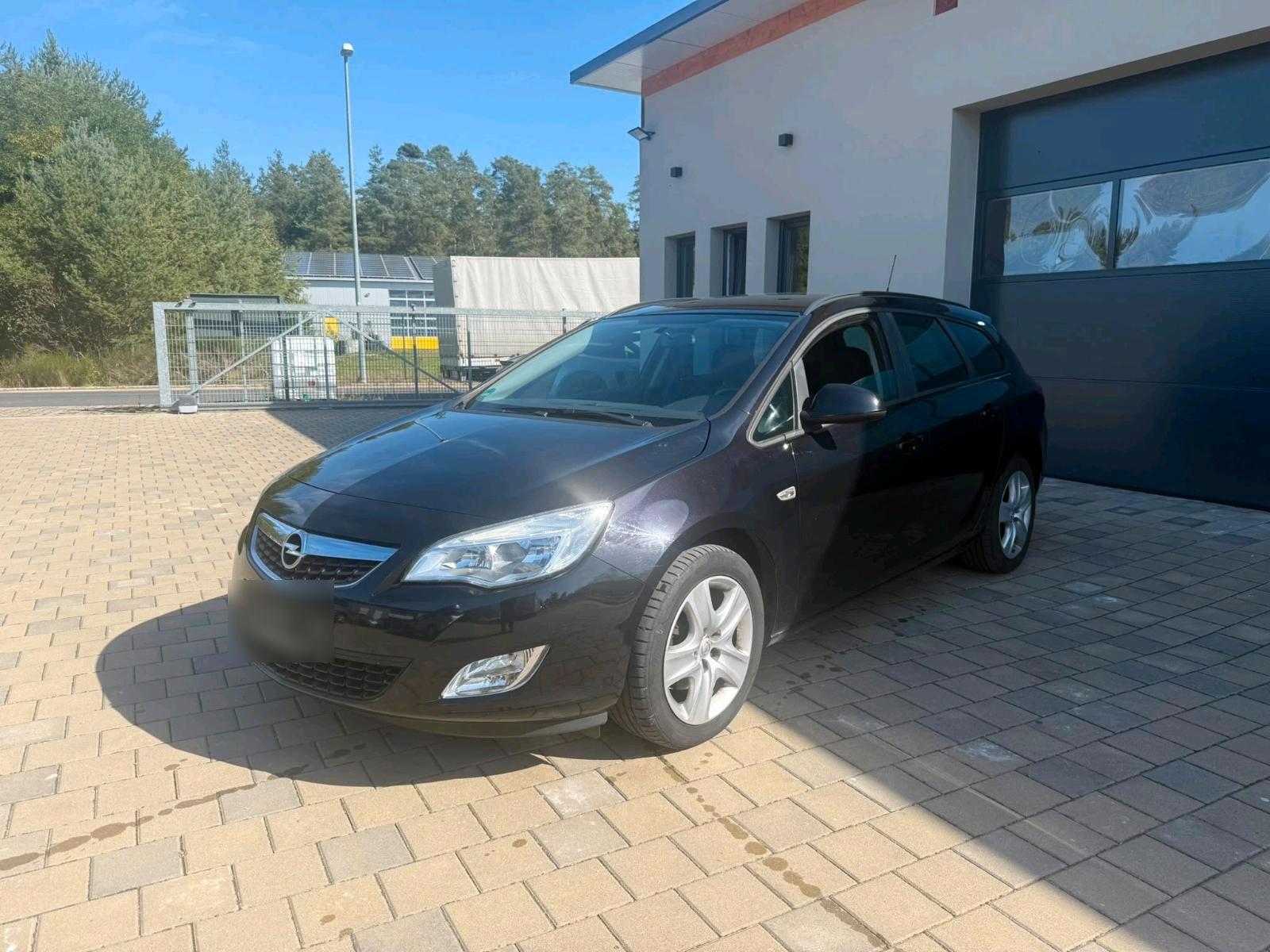 Opel Astra, 2011