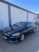 Mercedes-Benz CLA 180 Shooting Brake - - blaue Mercedes-Benz CLA 180 Shooting Brake