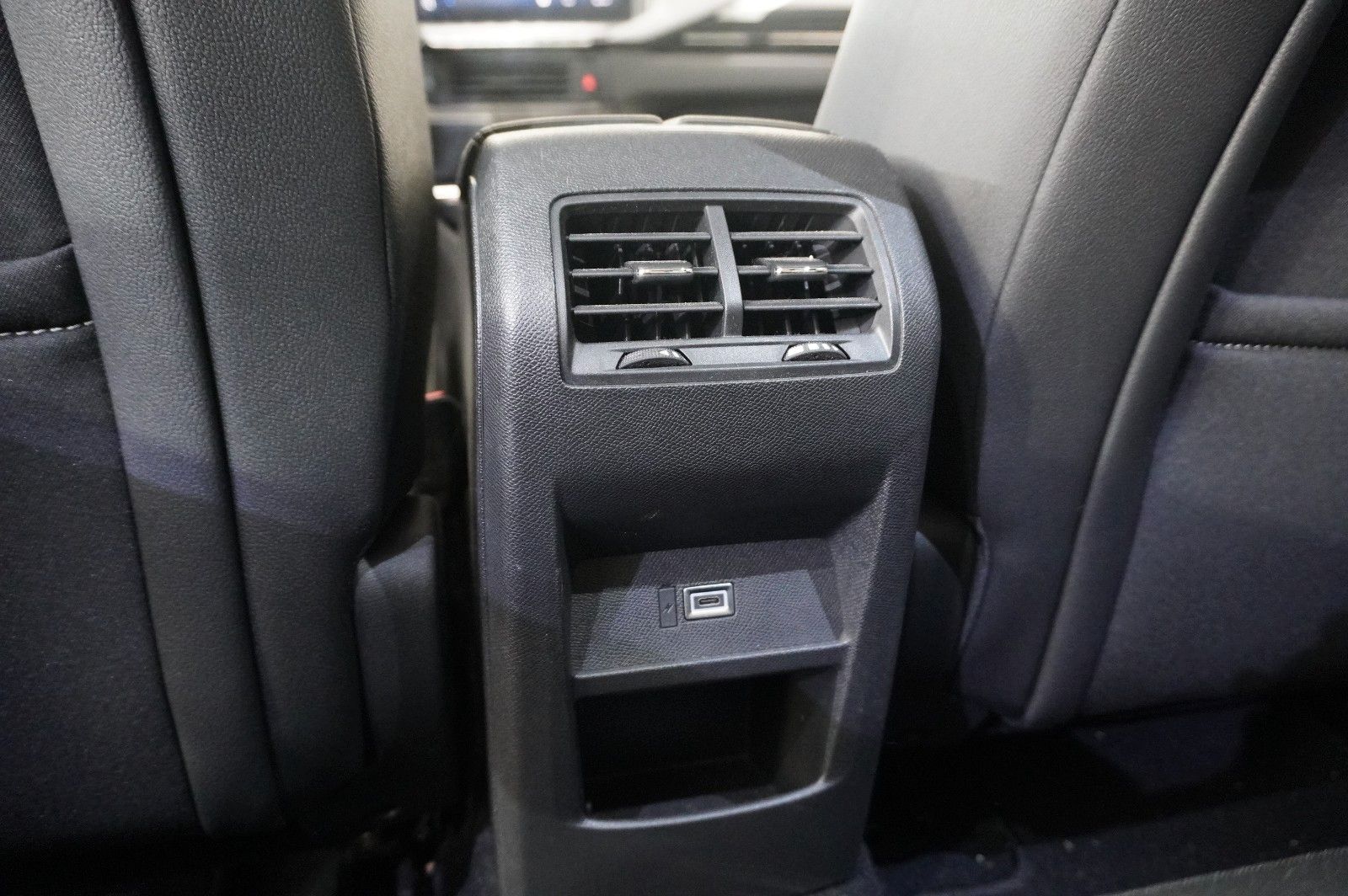 Fahrzeugabbildung Opel Astra L Lim. 1.2T ELEGANCE NAVI/LED/KAMERA/SPORT