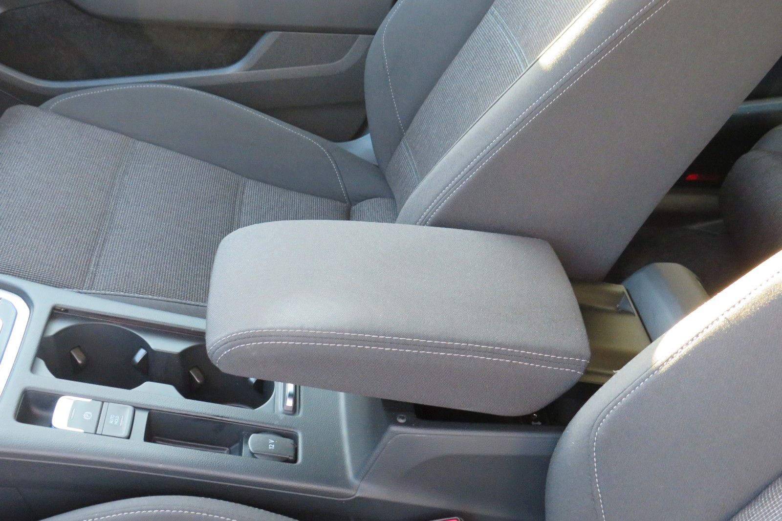 Fahrzeugabbildung Volkswagen Passat Variant Comfortline TDI DSG AHK NAVI