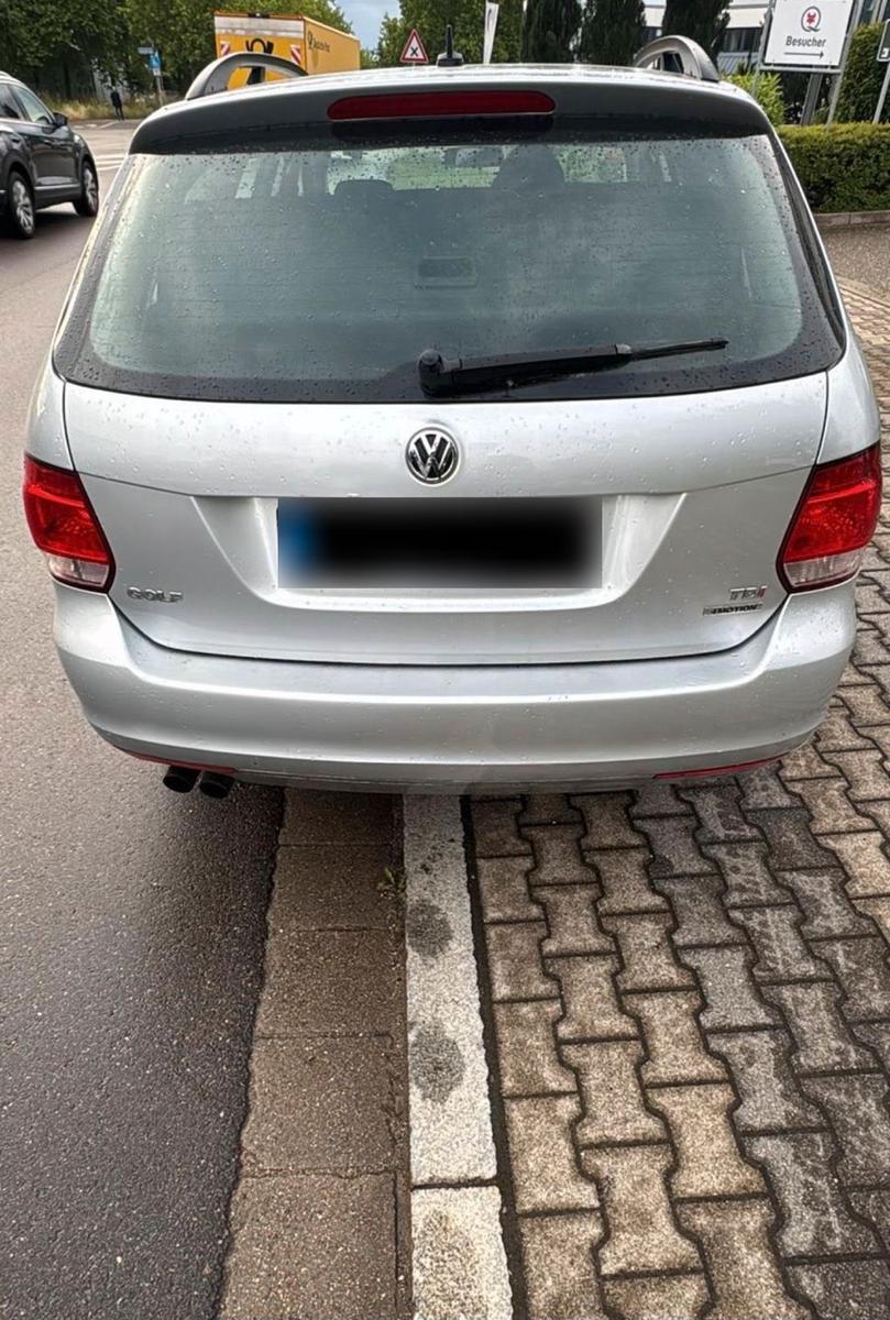 Volkswagen Golf 2012 — interior