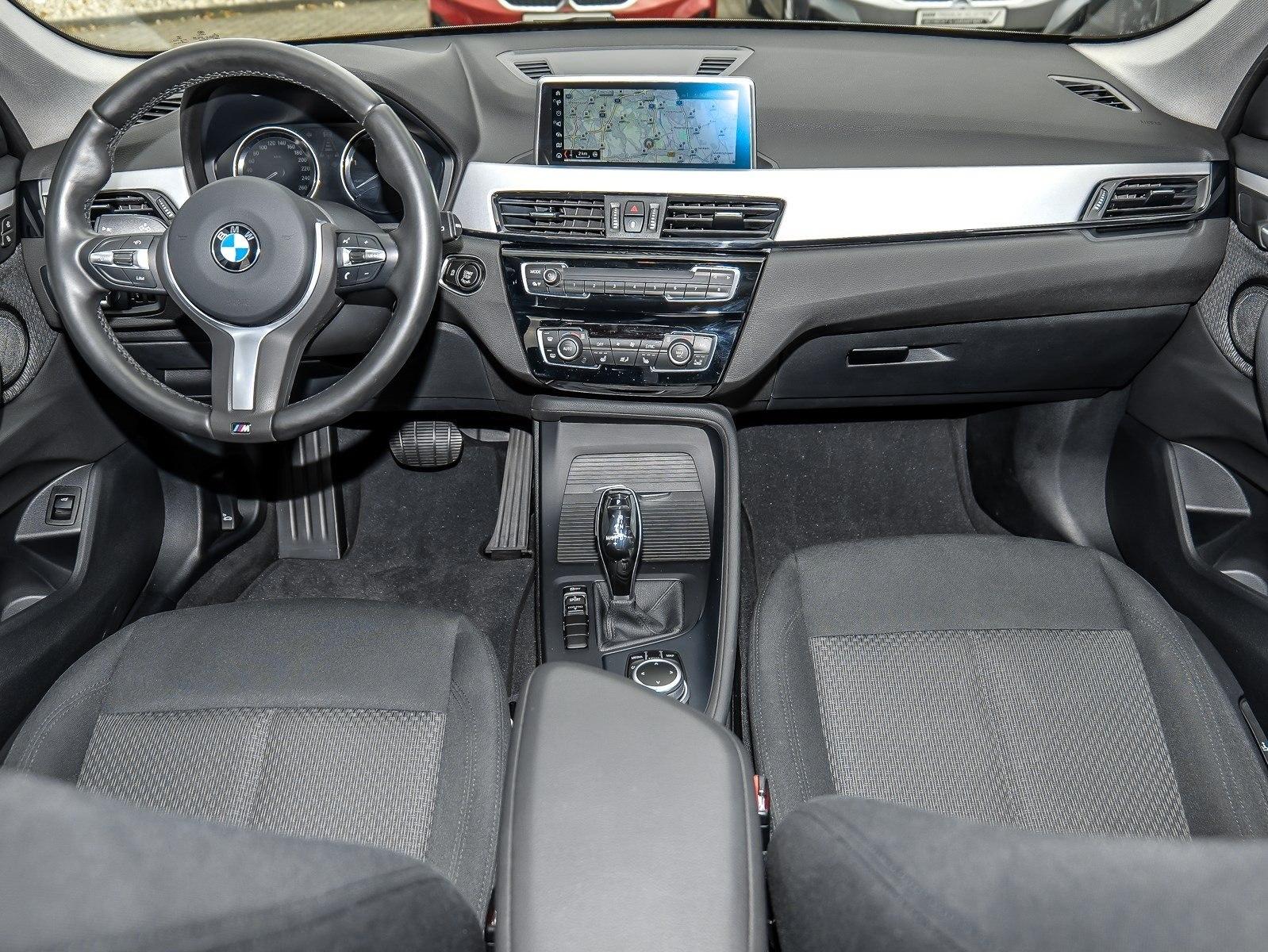 BMW X1 sDrive20i ADVANTAGE AHK NAVI PDC V+H DAB
