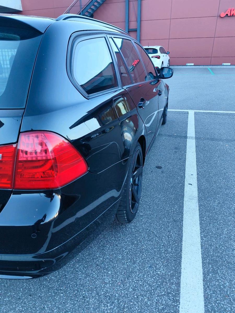 BMW 318 2010 — engine 220 HP (162kW)