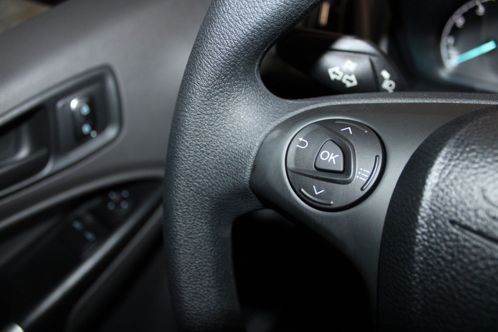 Fahrzeugabbildung Ford Transit Connect TREND L2 Lang KLIMA 3-Sitzer PDC