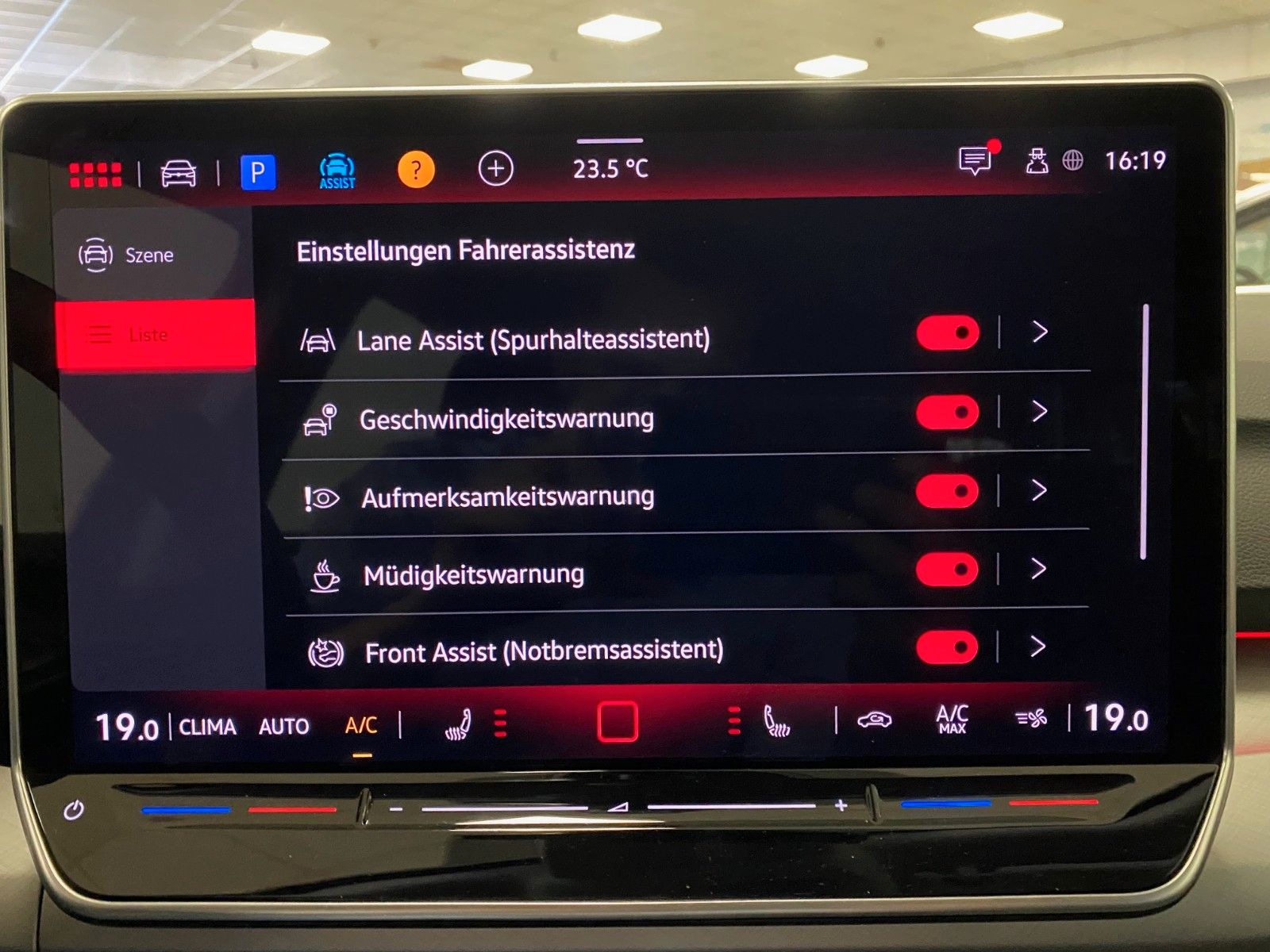 Fahrzeugabbildung Volkswagen Golf 8 Variant 2.0 TDI Life Variant+ACC+PDC v+h+