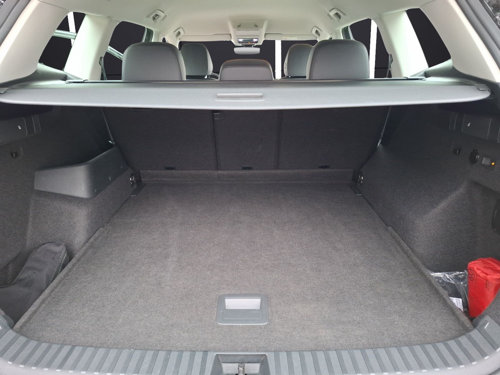 Fahrzeugabbildung Volkswagen Tayron TDI Life DSG 4M LED AHK Navi HUD AID ACC