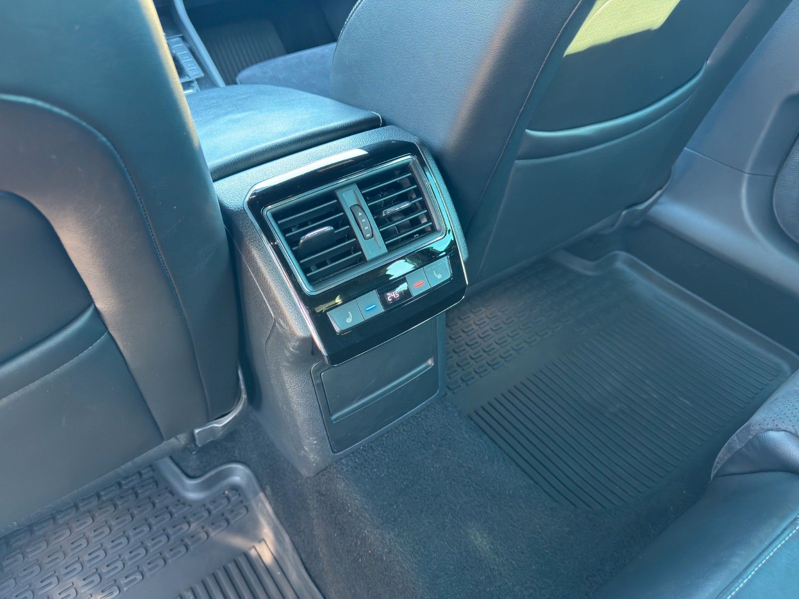 Fahrzeugabbildung SKODA SUPERB COMBI SPORTL 2.0TDI ACC MEMORY CANTON