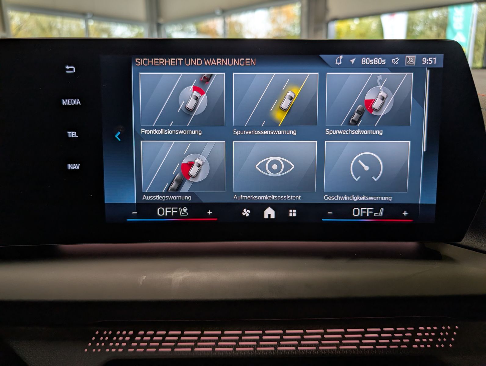 Fahrzeugabbildung BMW 123 i xDrive M-Sport Massag H/K Kamera Pano AHK