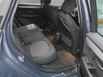 Fahrzeugabbildung BMW 216i Active Tourer Advantage Klima Einparkhilfe