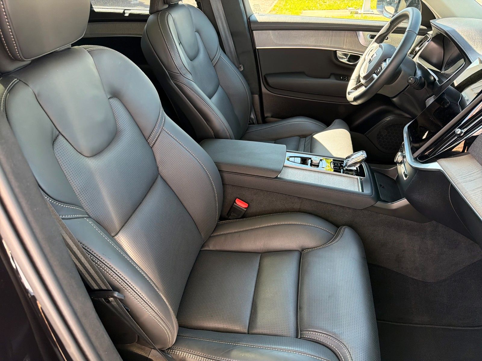 Fahrzeugabbildung Volvo XC90 Ultra Bright Recharge Plug-In Hybrid AWD,