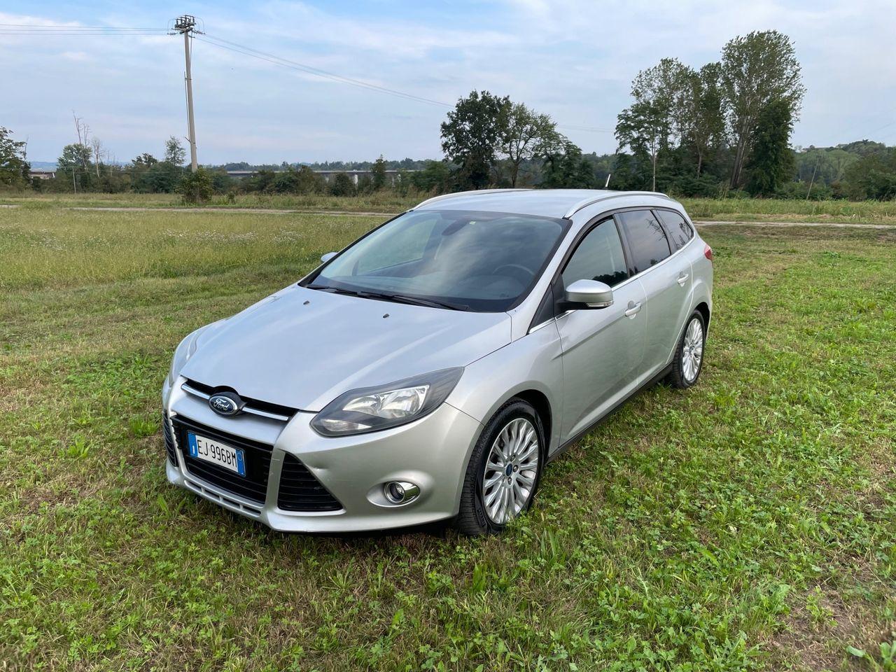 Ford Focus 2011 — салон