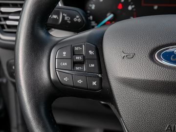 Ford Focus Turnier 1.0 Titanium Kamera Navi LED