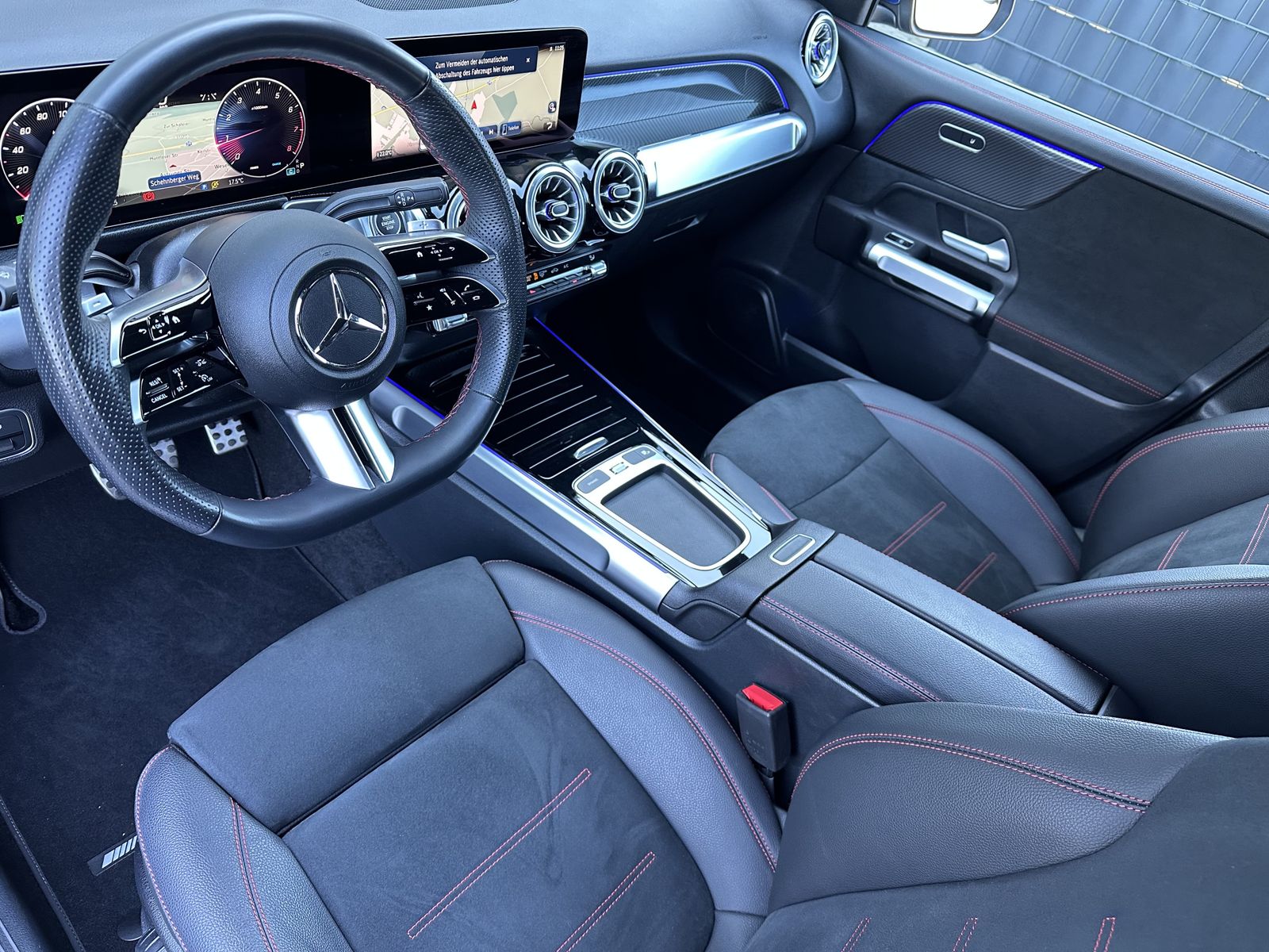 Fahrzeugabbildung Mercedes-Benz GLB 200 AMG-Line NAV+LED+AHK+VCOCKPIT+KAMERA+1HD