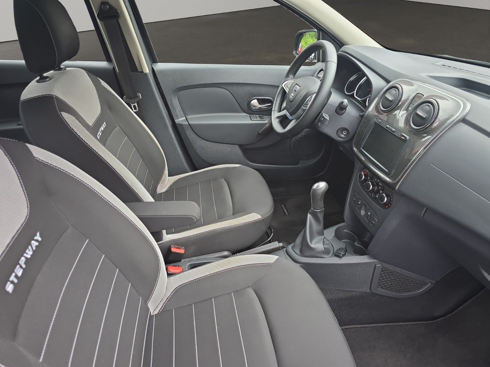 Fahrzeugabbildung Dacia Sandero II Stepway Prestige Kamera Navi Media
