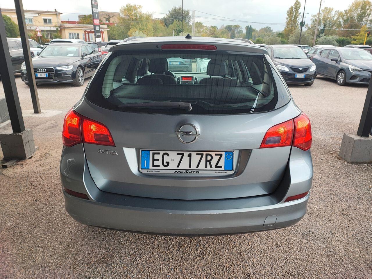 Opel Astra 2011 — photo 6