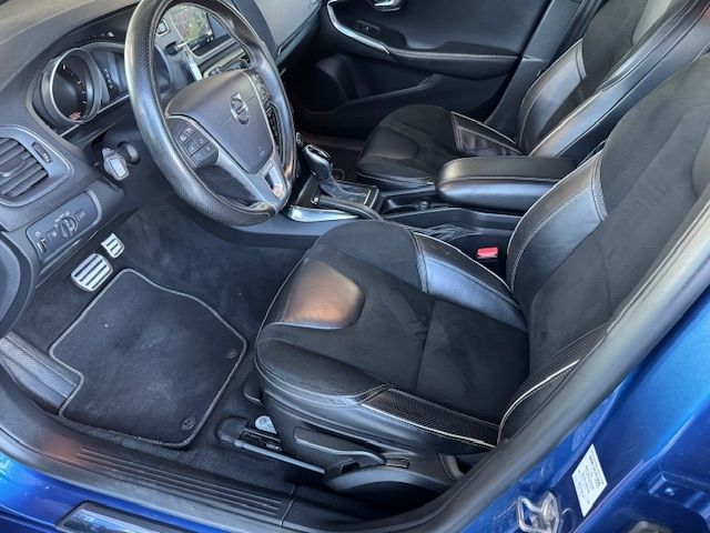 Fahrzeugabbildung Volvo V40 R Design RFK PDC KLIMA LED NAVI SHZ