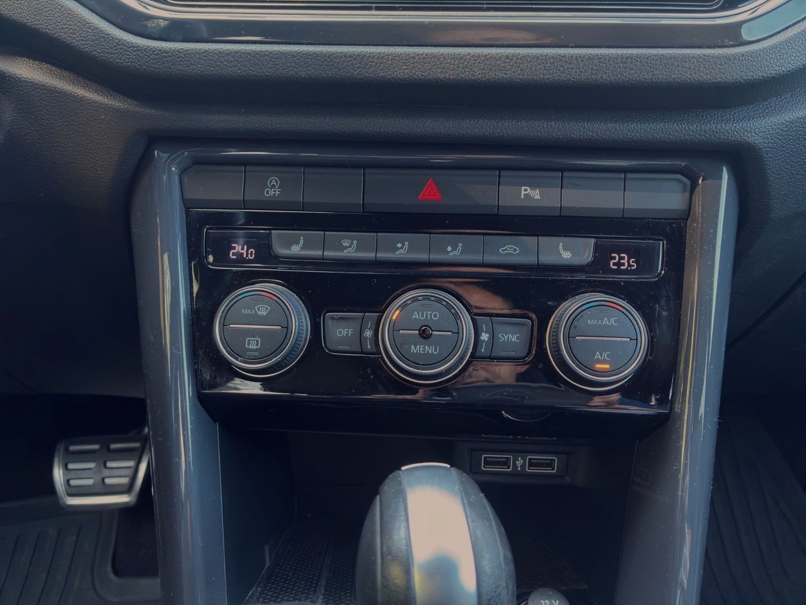 Fahrzeugabbildung Volkswagen T-Roc R-Line*Sport 4M*DSG*AHK*Navi Kamera**