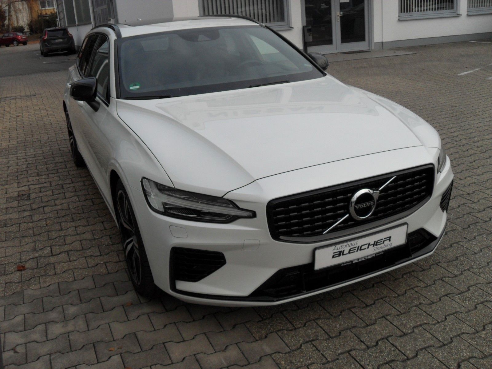 Fahrzeugabbildung Volvo V60 T8 R Design | AWD