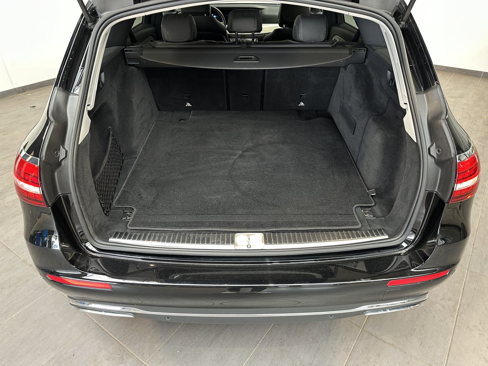 Fahrzeugabbildung Mercedes-Benz E 400d T Avantgarde 4Matic NAV+LED+KAM+19ZO+1HD
