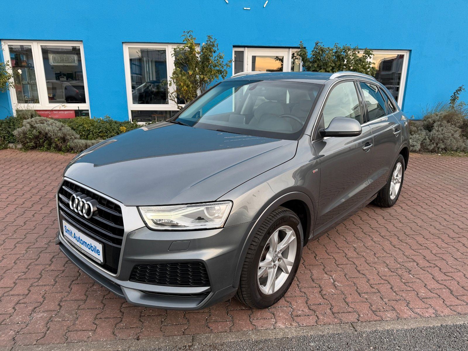 AUDI Q3 design quattro S-Line S-Tronic