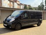 Renault Trafic 2.5 dci Lang 8 Sitze  - Renault Trafic mit Diesel-Antrieb: Kleinbus, 2.5