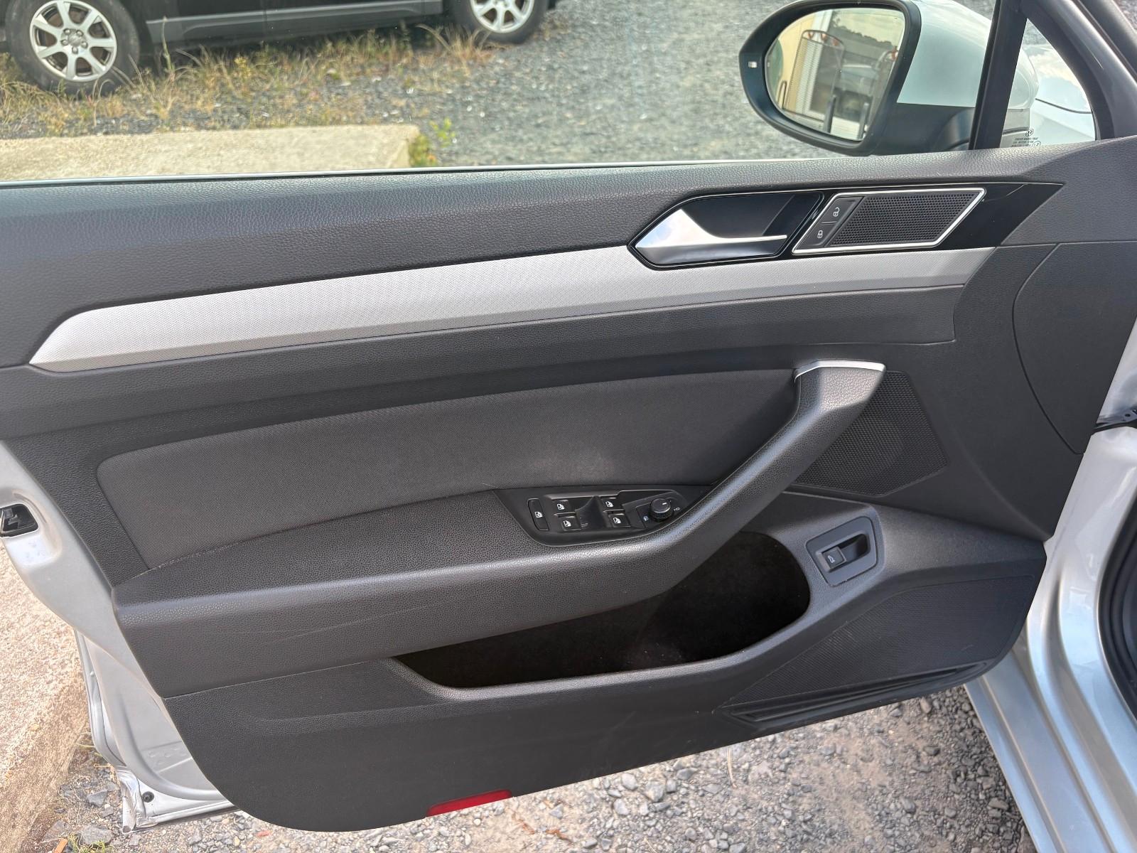 Volkswagen Passat Variant 2.0 TDI DSG Navi ACC SPORTSITZE