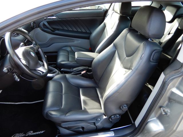 Fahrzeugabbildung Alfa Romeo GT 3.2 V6 24V Distinctive TOP-Zustand