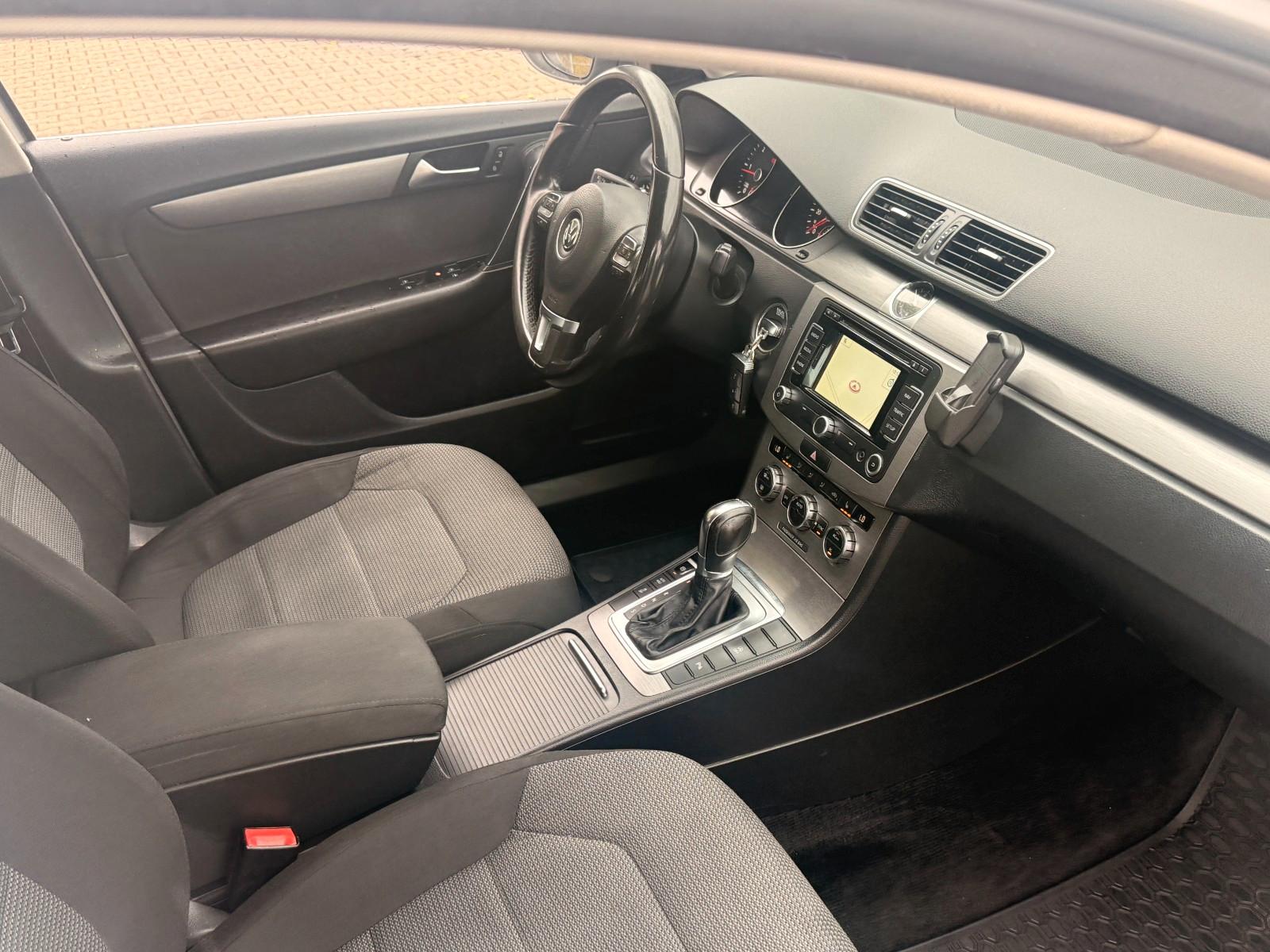 Volkswagen Passat 2012 — photo 32