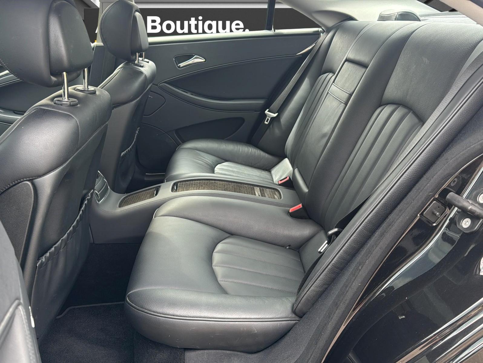 Mercedes-Benz CLS 300 7G-TRONIC /NAVI/LEDER/H&K SOUND/PANO