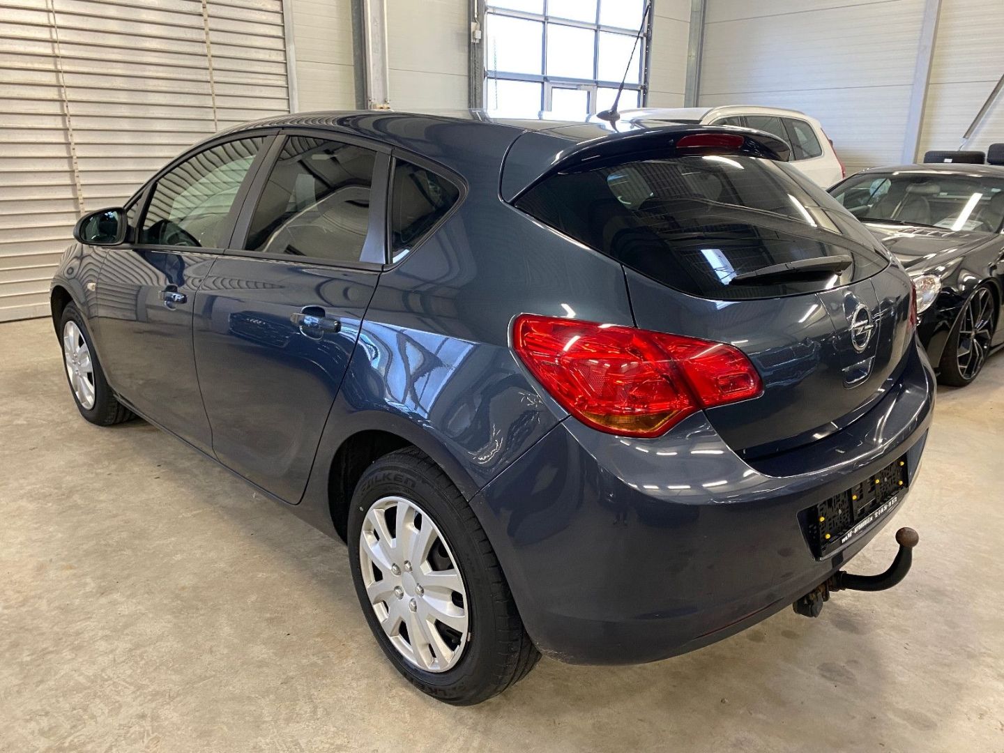 Fahrzeugabbildung Opel Astra J Lim. 5-trg. Edition AHK Klima