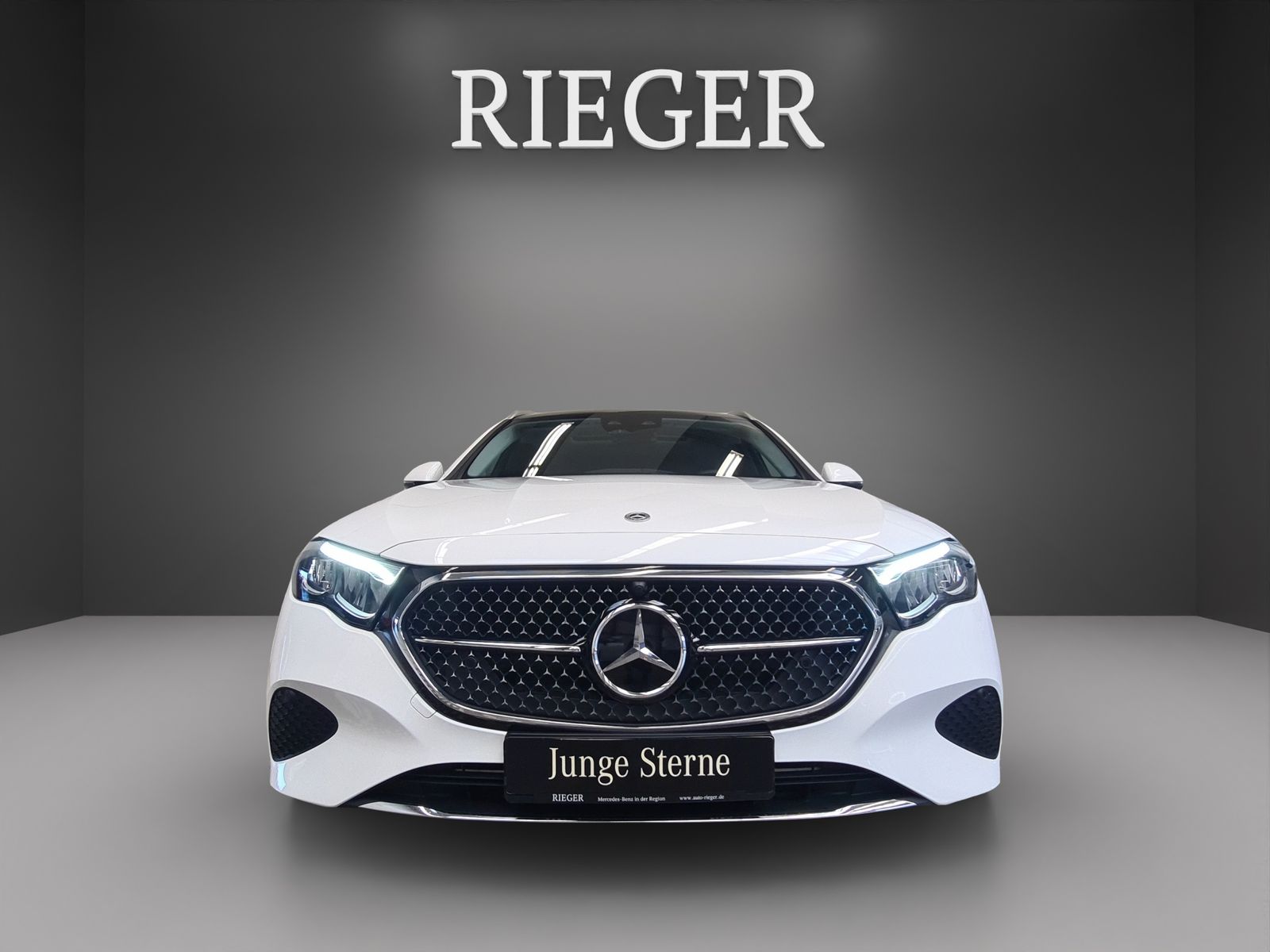 Mercedes-Benz E 300 T e Avantgarde AHK Pano Keyless 19 foto 2