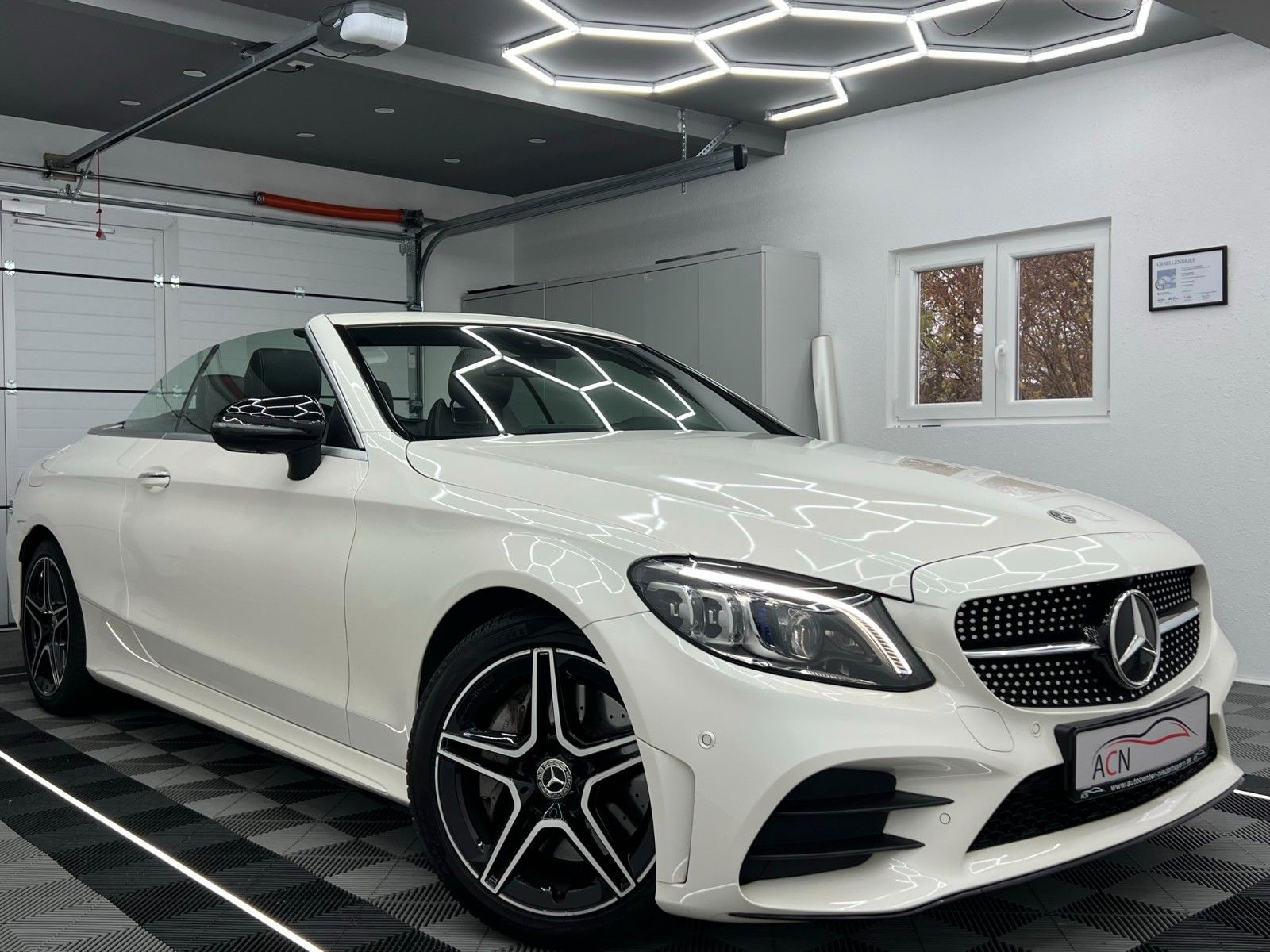 Fahrzeugabbildung Mercedes-Benz C 300 Cabrio AMG-LINE/VRTL COCPIT/360*/BURMESTER