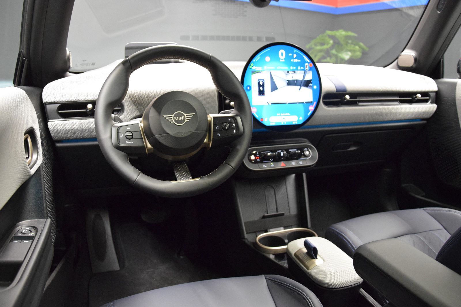 Fahrzeugabbildung MINI Cooper C Favoured Trim Paket-L Pano h/k HuD