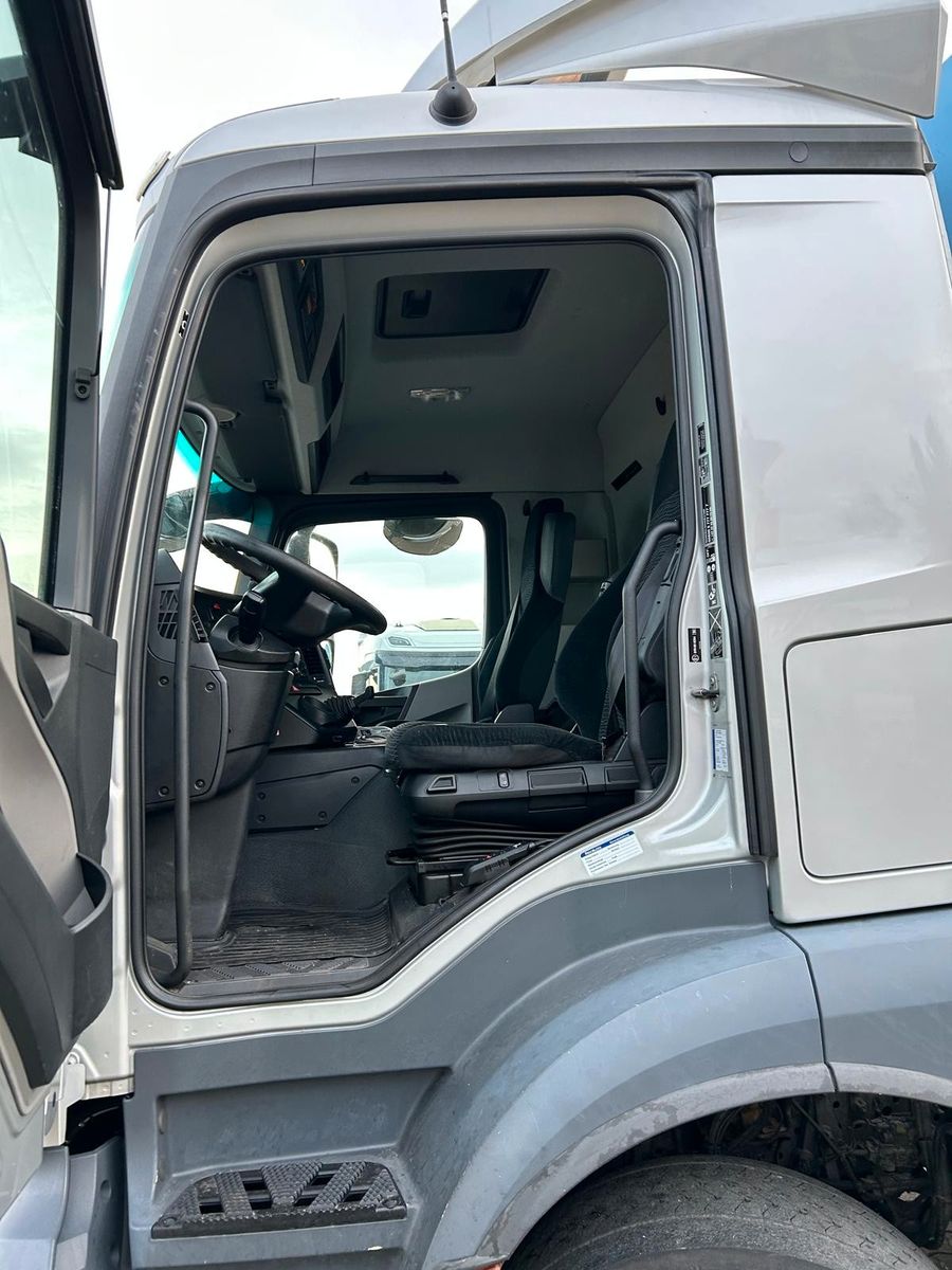 Fahrzeugabbildung Mercedes-Benz 1840 L Antos mit 2-Achs Kühlauflieger