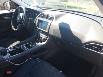 Jaguar F-Pace - 9