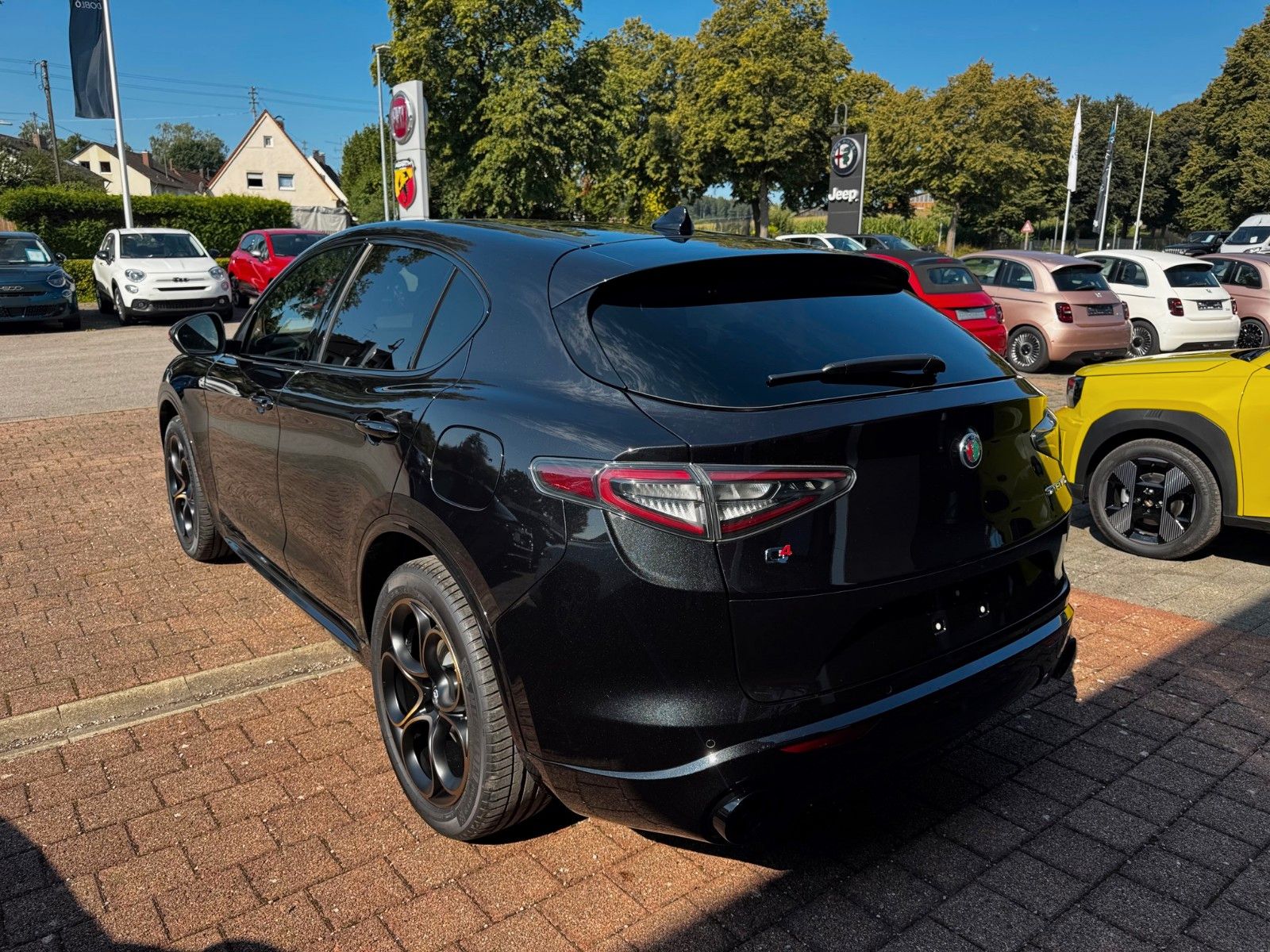 Fahrzeugabbildung Alfa Romeo Stelvio 2.0 Intensa Allrad 280PS Glasdach Navi