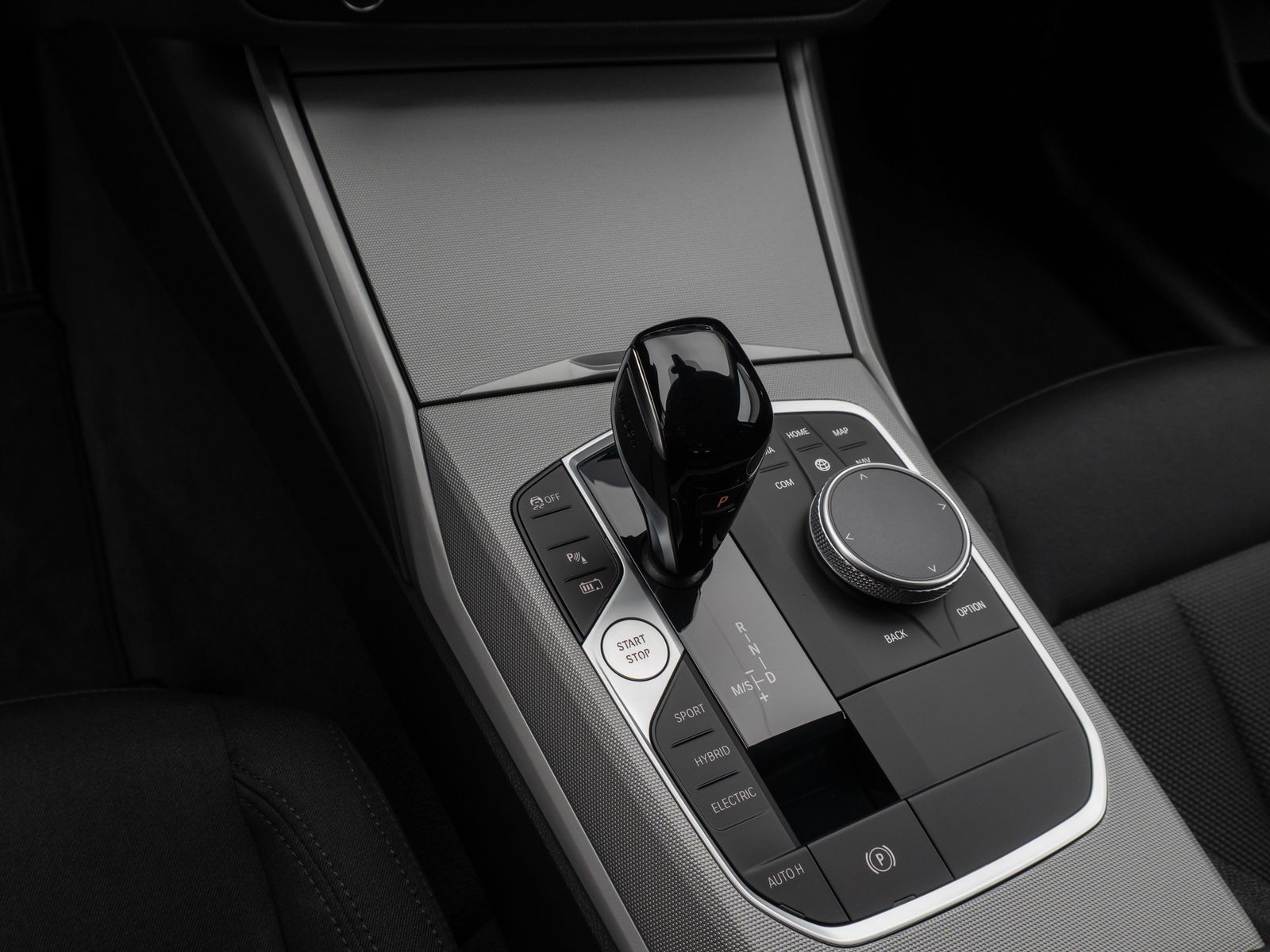 Fahrzeugabbildung BMW 330e Laser HUD DAB PDC Stop&Go Komfort Alarm