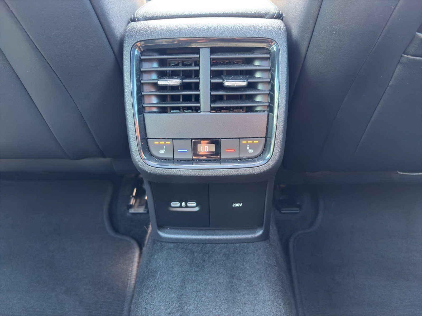 Fahrzeugabbildung SKODA Octavia Combi 1.4 TSI iV RS/PANO/AHK/CANTON/360°