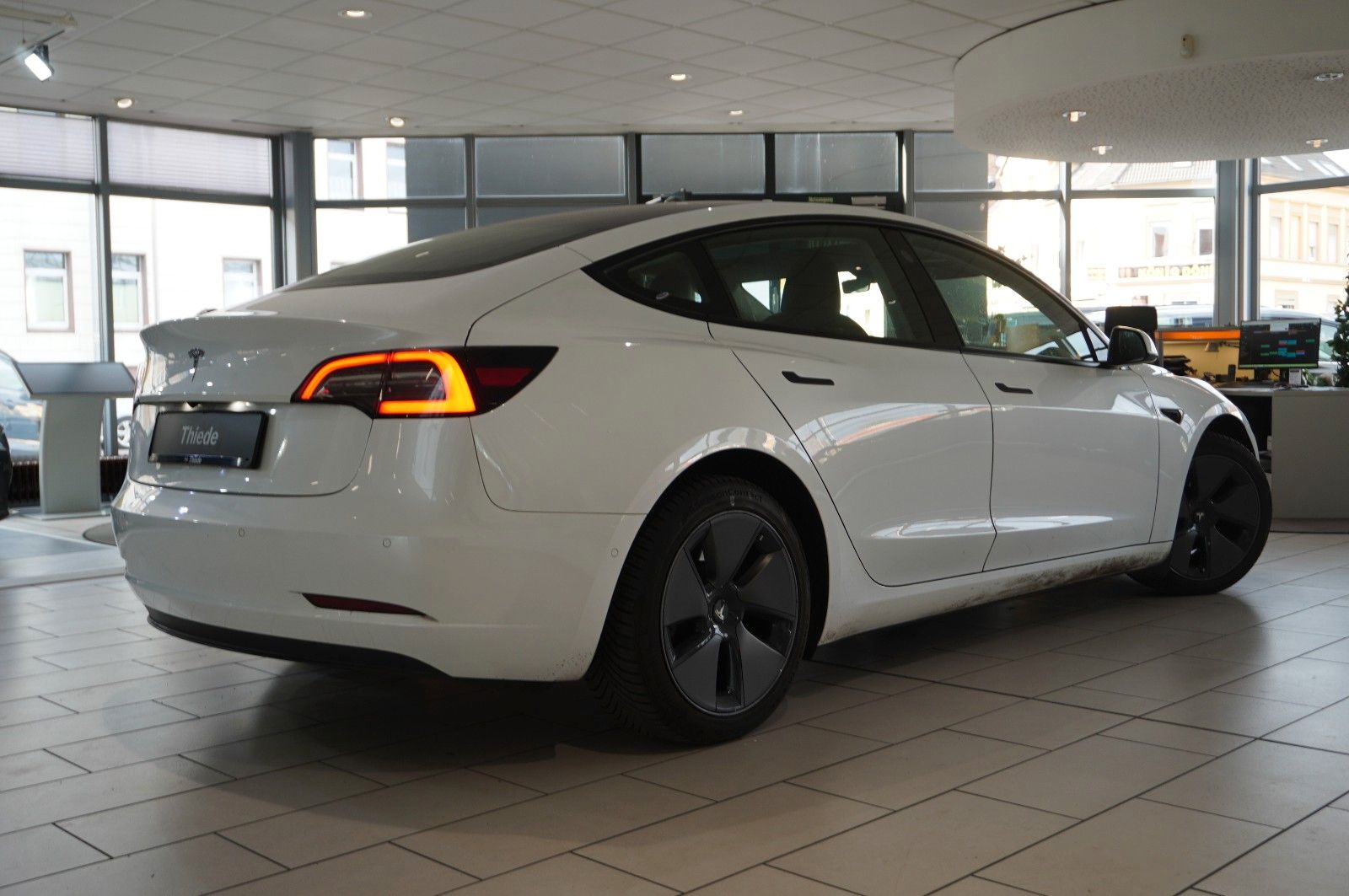 Fahrzeugabbildung Tesla Model 3 Standard Range NAVI/KAMERA/DAB/SHZ/AHK