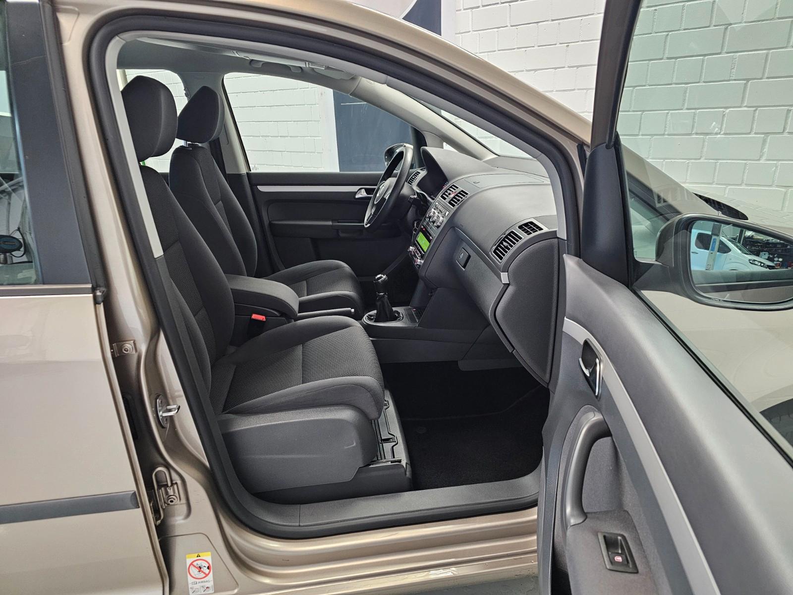 Volkswagen Touran 2013 — photo 12
