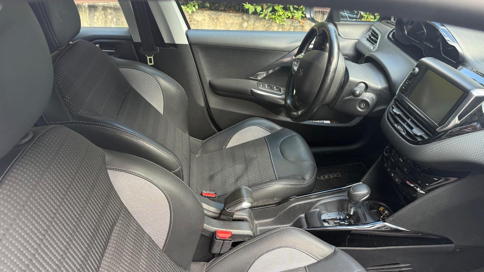 Peugeot 2008 Allure, Automatik, 79.900 KM, Top Zustand