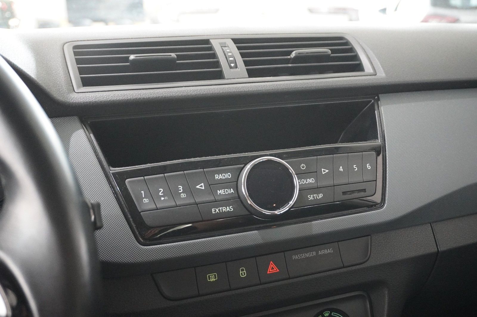 Fahrzeugabbildung SKODA Fabia LIM. 1.0 ACTIVE KLIMA/NEBEL/USB/AHK