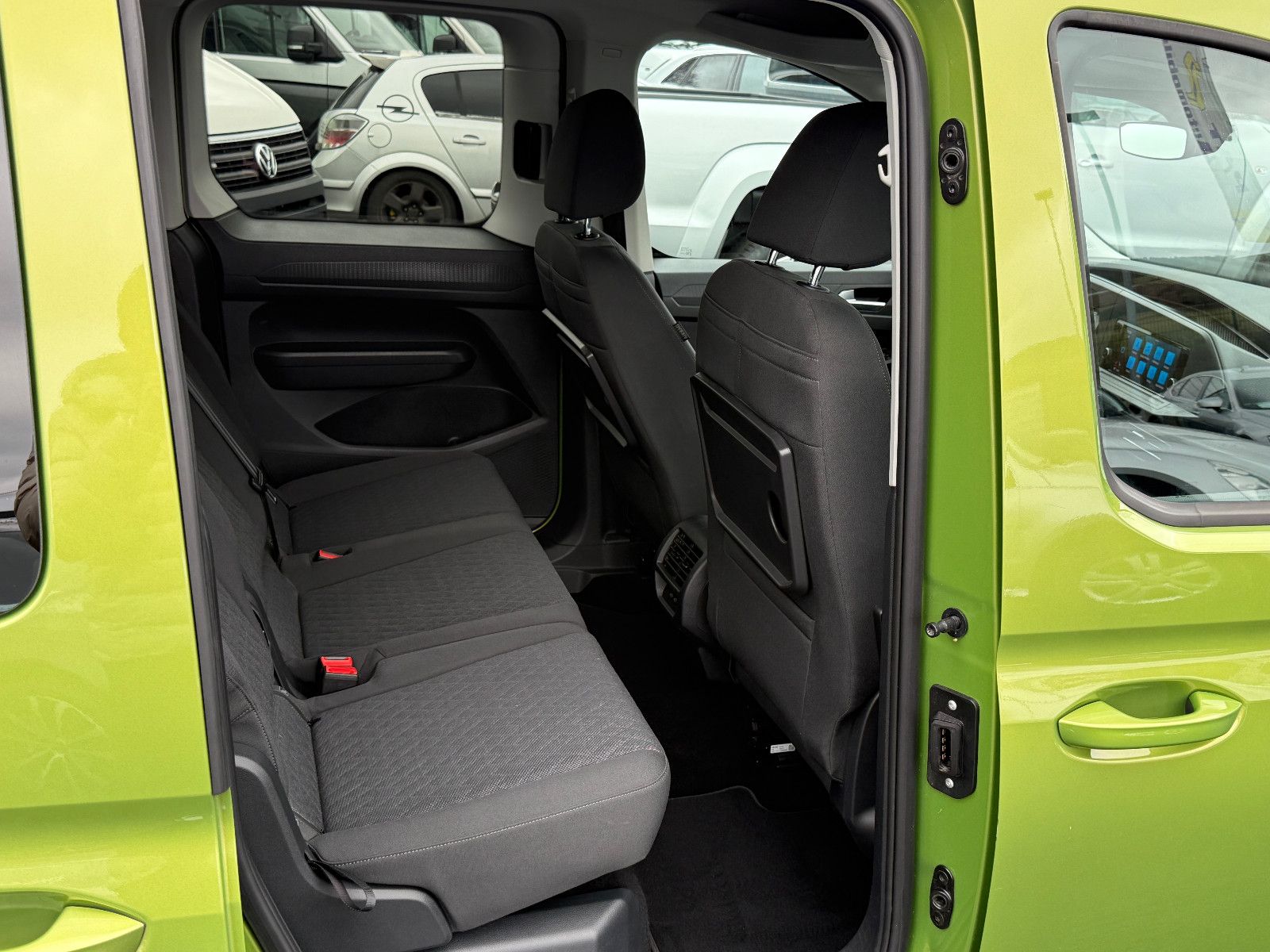 Fahrzeugabbildung Volkswagen Caddy Life 2.0 TDI ACC DAB PDC SHZ Winterpaket